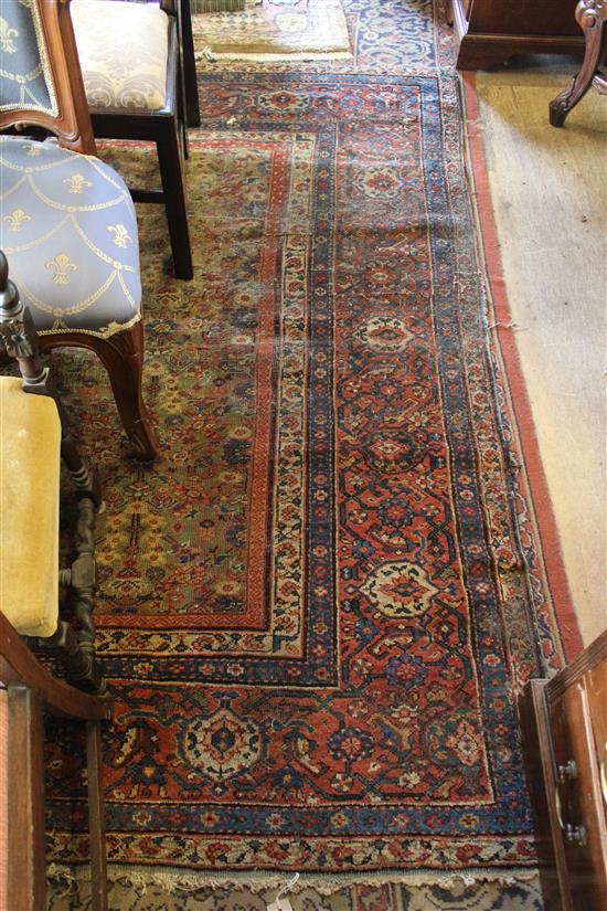 Red & blue pattern rug(-)